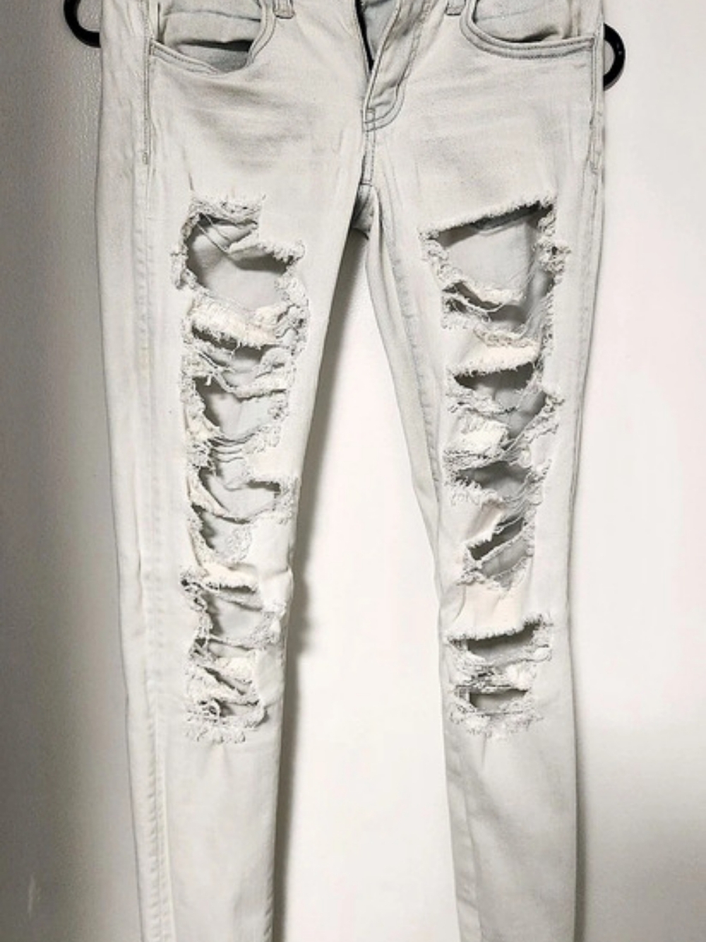 American Eagle Outfitters Super Stretch Distressed Skinny Jeans White